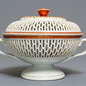 A reticulated Chinese export chestnut bowl and cover, Qianlong — 照片 2