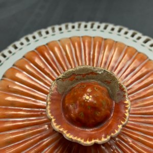A reticulated Chinese export chestnut bowl and cover, Qianlong — 照片 8