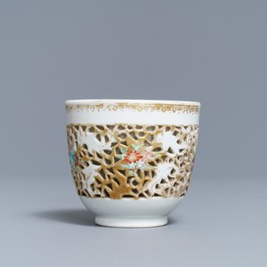 A reticulated Chinese famille rose cup and saucer, Qianlong — 照片 4