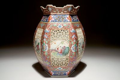 A reticulated Chinese famille rose lantern, 19/20th C.