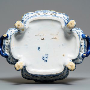 A reticulated Dutch Delft blue and white basket with a view on a wine cellar, 18th C. — 照片 7