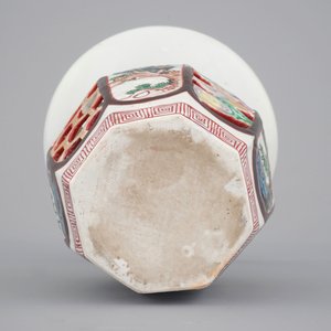 Un vase ajour en porcelaine de Japon, Arita, 18ème — photo 6
