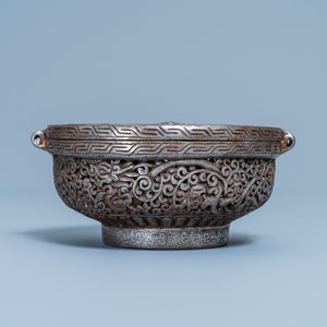 A reticulated polished steel bowl and cover with dragons, Tibet, 16/17th C. — 照片 2