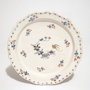 A reticulated polychrome Brussels faience “La Haie Fleurie” basket on stand, 18th C. — 照片 9