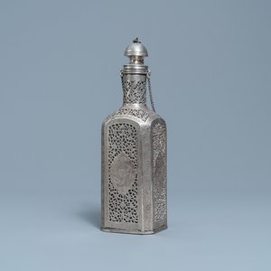 A reticulated Qajar silver flask with glass insert, Iran, 19th C. — 照片 1