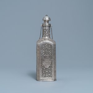 A reticulated Qajar silver flask with glass insert, Iran, 19th C. — 照片 2