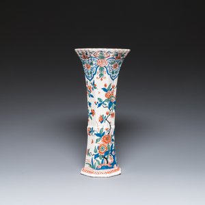 A ribbed Dutch Delft cashmere palette beaker vase, 1st quarter 18th C. — photo 2