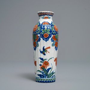 A ribbed Dutch Delft cashmere palette rouleau vase, early 18th C. — photo 1