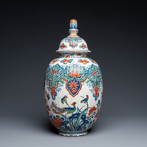 A ribbed Dutch Delft cashmere palette vase and cover, 1st quarter 18th C. — 照片 1