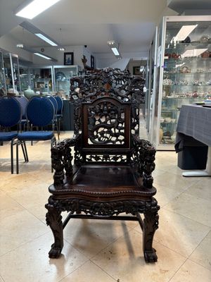 A richly carved Chinese hongmu 'dragon' armchair, Canton, 19th C. — 照片 1