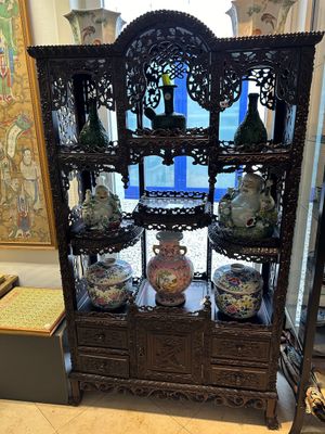 A richly carved Chinese hongmu wooden étagère cupboard, Canton, 19th C. — 照片 1