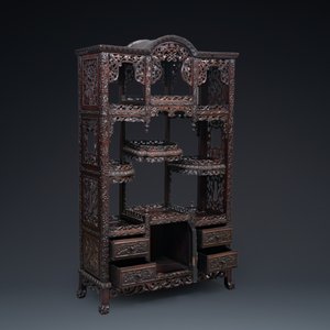 A richly carved Chinese hongmu wooden étagère cupboard, Canton, 19th C. — 照片 2