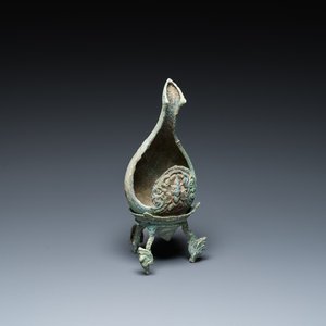 A ritual Khmer bronze conch shell, Cambodia, probably Angkor period, 12th C. — foto 1