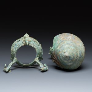 A ritual Khmer bronze conch shell, Cambodia, probably Angkor period, 12th C. — 照片 7
