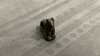 A Roman bronze model of a panther and a belt plate with a lion, ca. 2nd C. — 照片 6