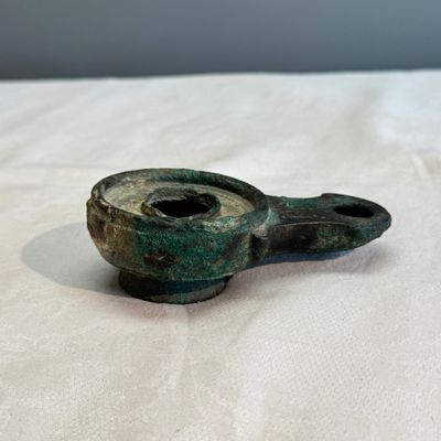 A Roman bronze oil lamp — photo 1