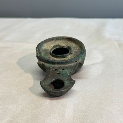 A Roman bronze oil lamp — photo 2