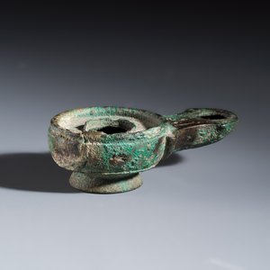A Roman bronze oil lamp — photo 1