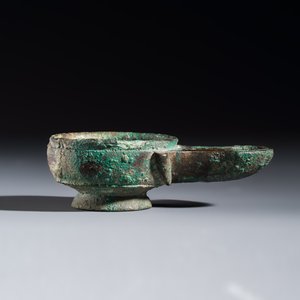 A Roman bronze oil lamp — photo 2