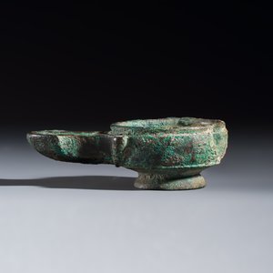 A Roman bronze oil lamp — photo 4