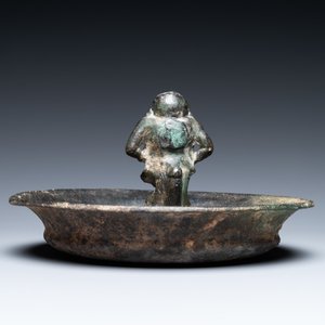 A Roman bronze 'satyr' bowl, probably 3rd/6th C. — photo 4