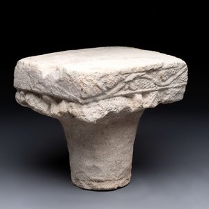 A Romanesque sandstone 'grapevine' capital, ca. 12th C. — photo 1