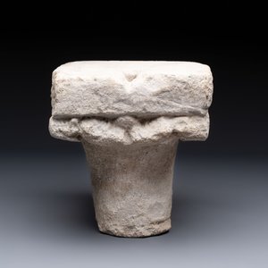 A Romanesque sandstone 'grapevine' capital, ca. 12th C. — photo 3