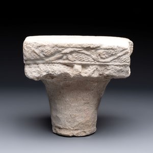 A Romanesque sandstone 'grapevine' capital, ca. 12th C. — photo 4