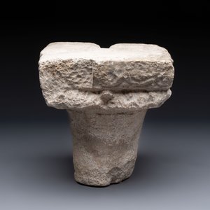 A Romanesque sandstone 'grapevine' capital, ca. 12th C. — photo 5