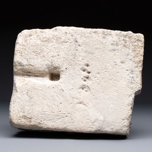A Romanesque sandstone 'grapevine' capital, ca. 12th C. — photo 6