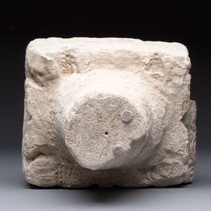 A Romanesque sandstone 'grapevine' capital, ca. 12th C. — photo 7