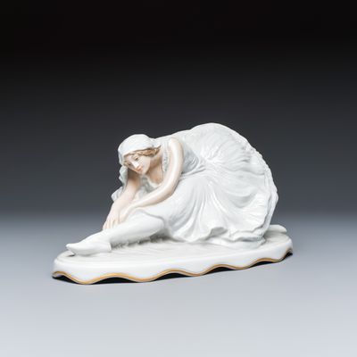 A Rosenthal porcelain figure of Anna Pavlova as 'The Dying Swan' by Constantin Holzer-Defanti, Germany, 20th C.