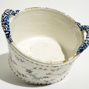 A round Brussels faience cooler with twisted ears, 18th C. — 照片 6