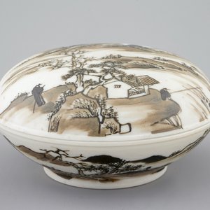 A round Chinese biscuit seal wax box and cover, Kangxi — photo 1