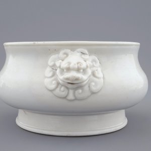 A round Chinese blanc de Chine incense burner, Kangxi — 照片 2