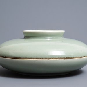A round Chinese celadon compartmented bowl and cover, Qianlong mark, 19th C. — 照片 3