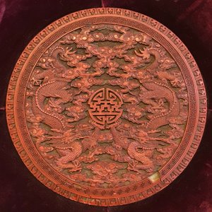 A round Chinese cinnabar lacquer plaque with two dragons, 18th C. — photo 4