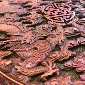 A round Chinese cinnabar lacquer plaque with two dragons, 18th C. — photo 5