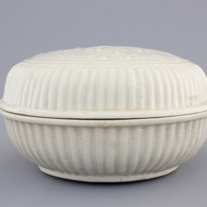 A round Chinese Dehua blanc de Chine box and cover, Kangxi, ca. 1700 — 照片 4