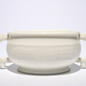 A round Chinese Dehua blanc de Chine censer with moulded and underglaze decoration, 19th C. — photo 2