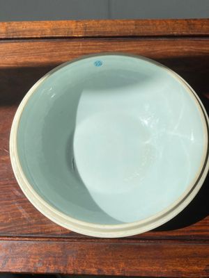 A round Chinese famille rose 'bats, sanduo and Shou' box and cover, Guangxu mark and of the period — photo 13