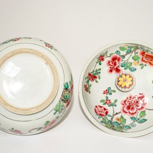 A round Chinese famille rose tureen and cover, Yongzheng/Qianlong — 照片 7