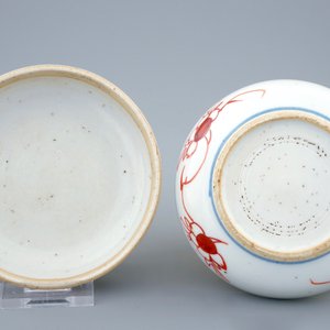A round Chinese famille verte box with cover, Kangxi — photo 3