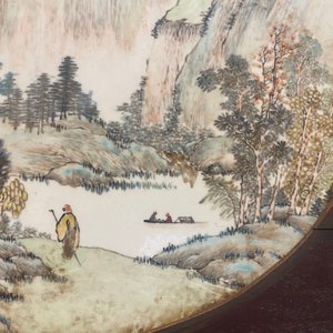A round Chinese qianjiang cai 'landscape' plaque, signed Wang Shao Wei, 19th C. — 照片 15