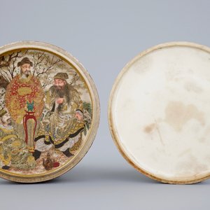 A round Japanese porcelain box and cover, Satsuma, Japan, 19th C. — photo 7