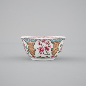 A ruby back semi-eggshell porcelain cup and saucer, Yongzheng — photo 5