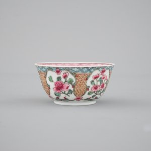 A ruby back semi-eggshell porcelain cup and saucer, Yongzheng — photo 7
