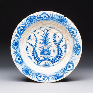 A Safavid blue and white 'Kubachi' pottery dish — photo 1