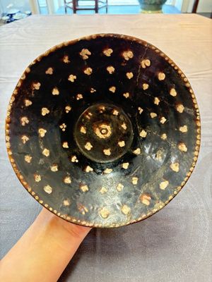 A Samanid pottery 'Kufic' inscribed bowl and a white-spotted brown-ground bowl, Iran, 10th C. — 照片 11
