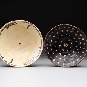 A Samanid pottery 'Kufic' inscribed bowl and a white-spotted brown-ground bowl, Iran, 10th C. — 照片 6